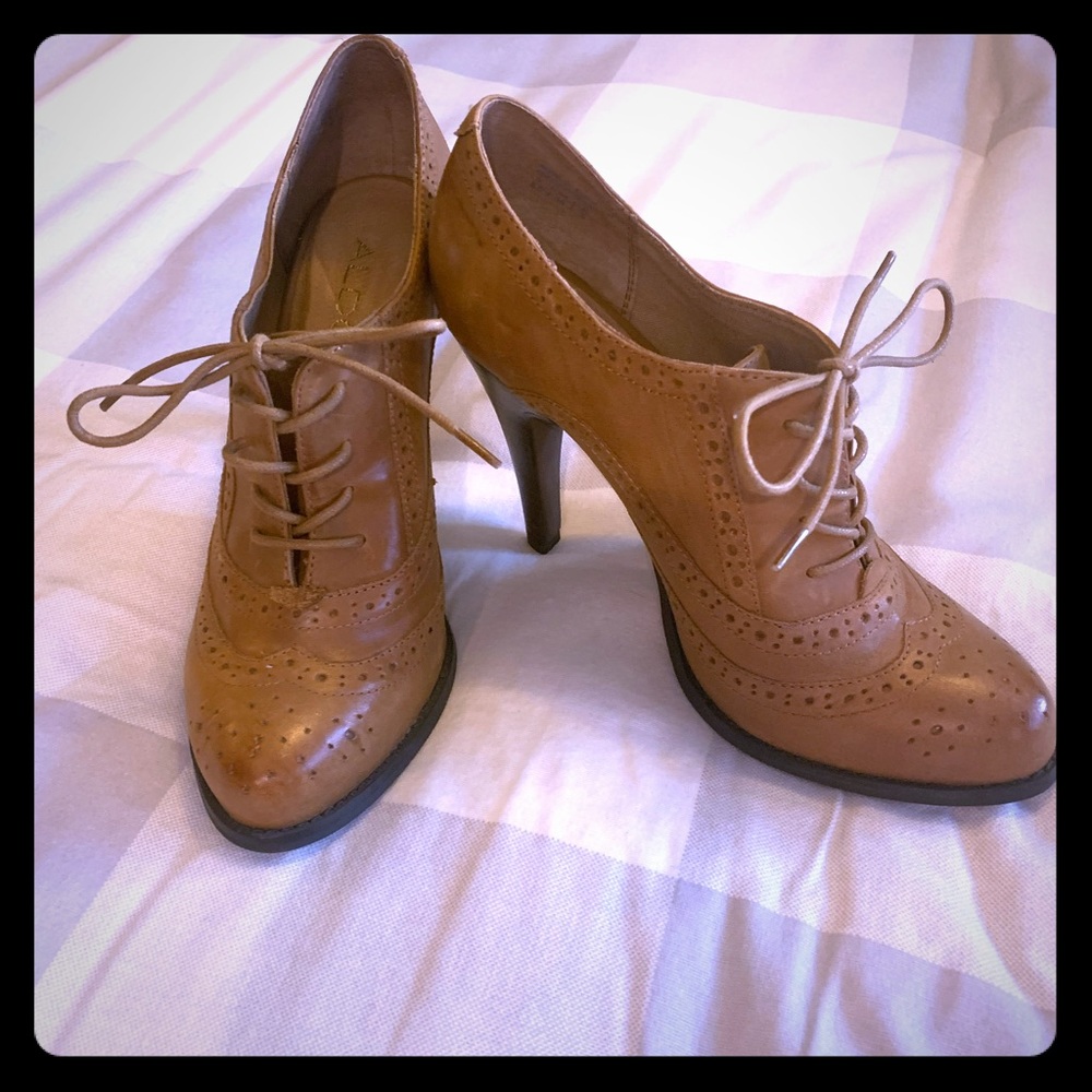 ALDO wingtip brogue cognac leather oxford heels